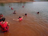 DSC07917 rtCampers floating in Koyna backwaters