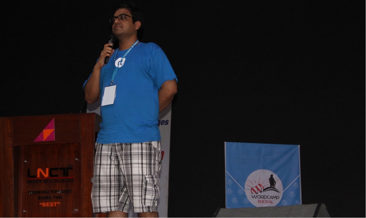 Rahul Bansal answering an audience question