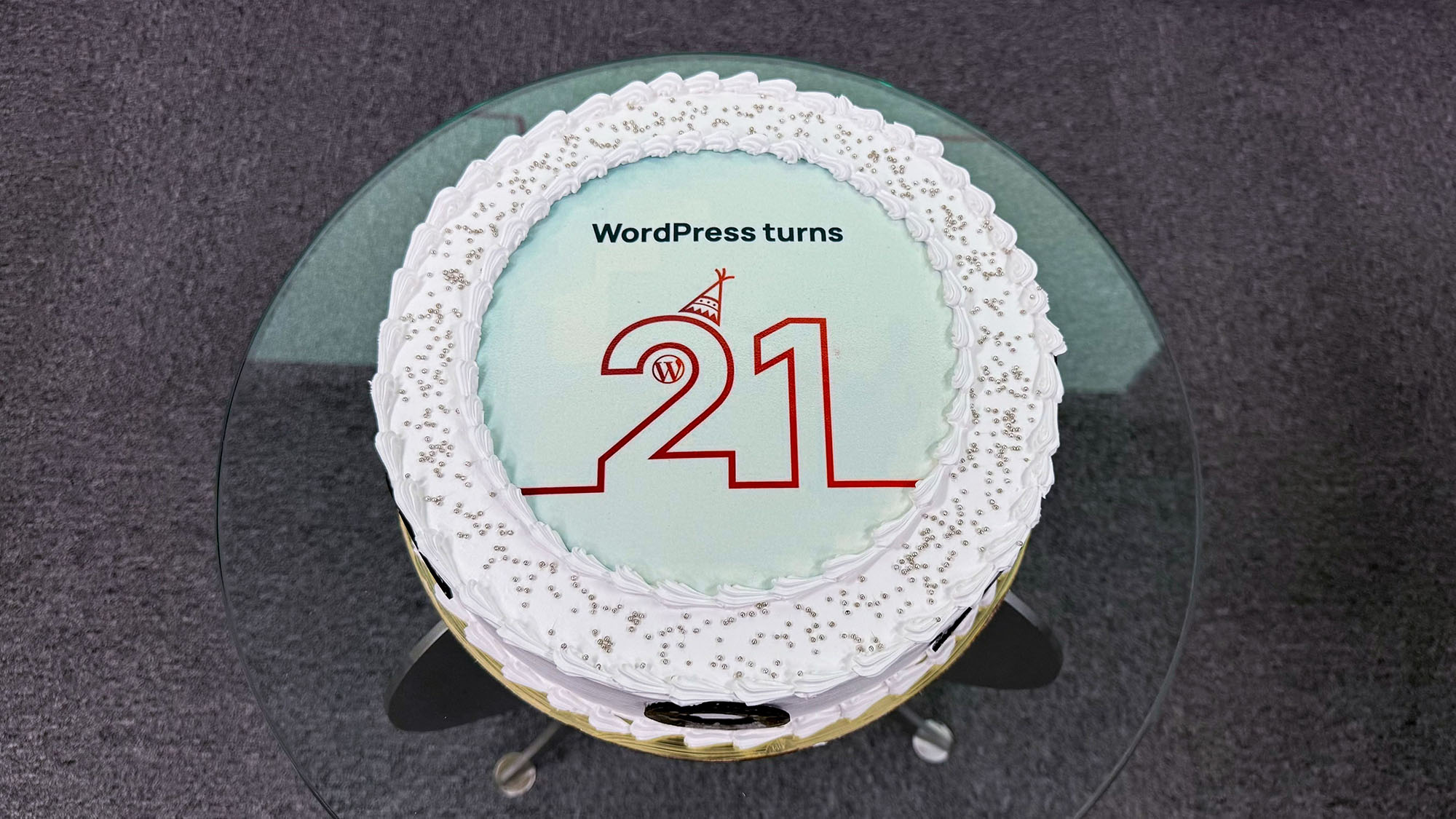 Cake for celebrating 21 years of WordPress with Contributors Week at rtCamp.