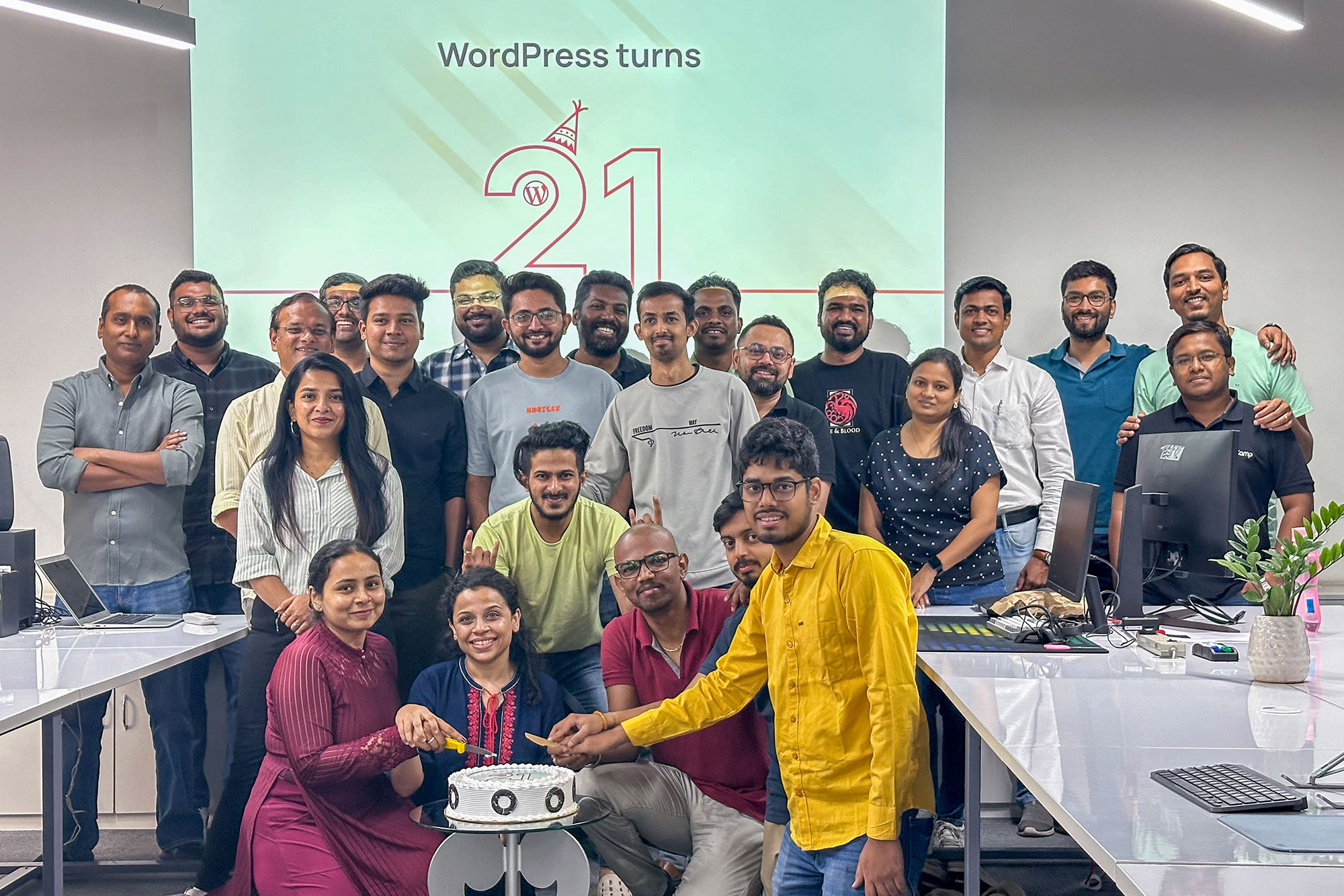 Cake cutting for WordPress 21st birthday, during the Contributors Week at rtCamp.